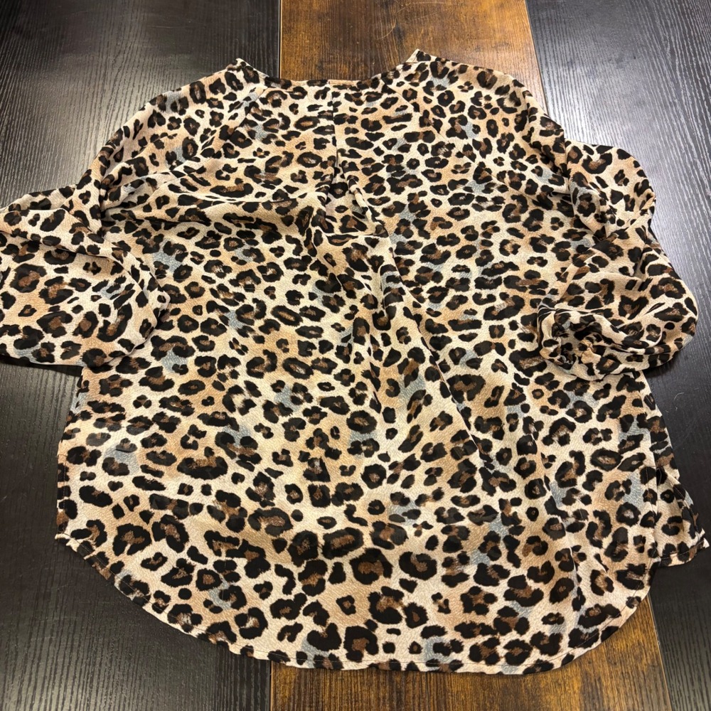 Maurice's Leopard Print Criss Cross V-Neck Faux‎ Wrap Blouse Brown Tan Medium - Picture 6 of 7